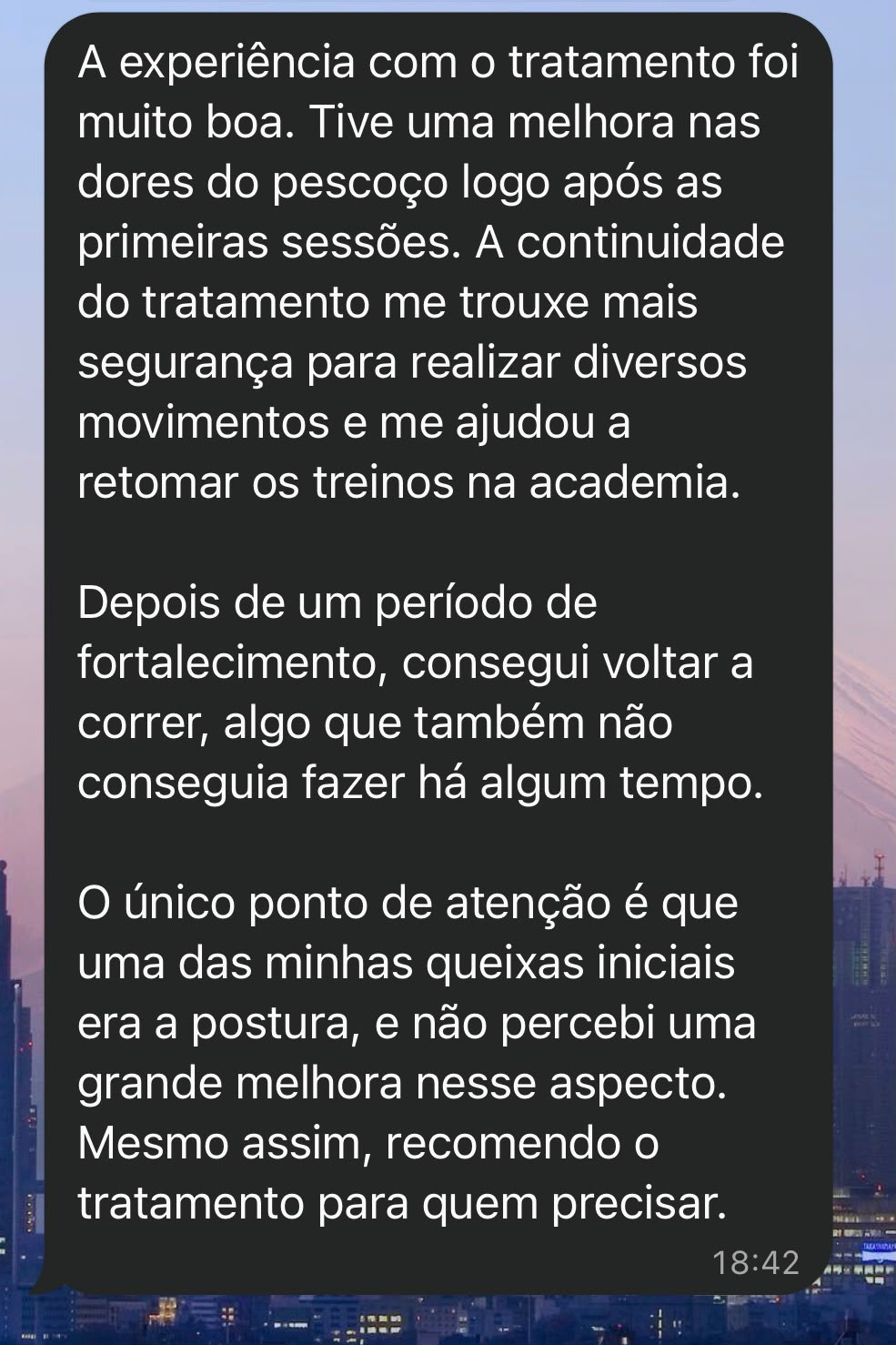 Depoimento de Jackson sobre a melhora das dores no pescoço, o retorno aos treinos e à corrida, e a ressalva sobre a postura, recebido por WhatsApp.