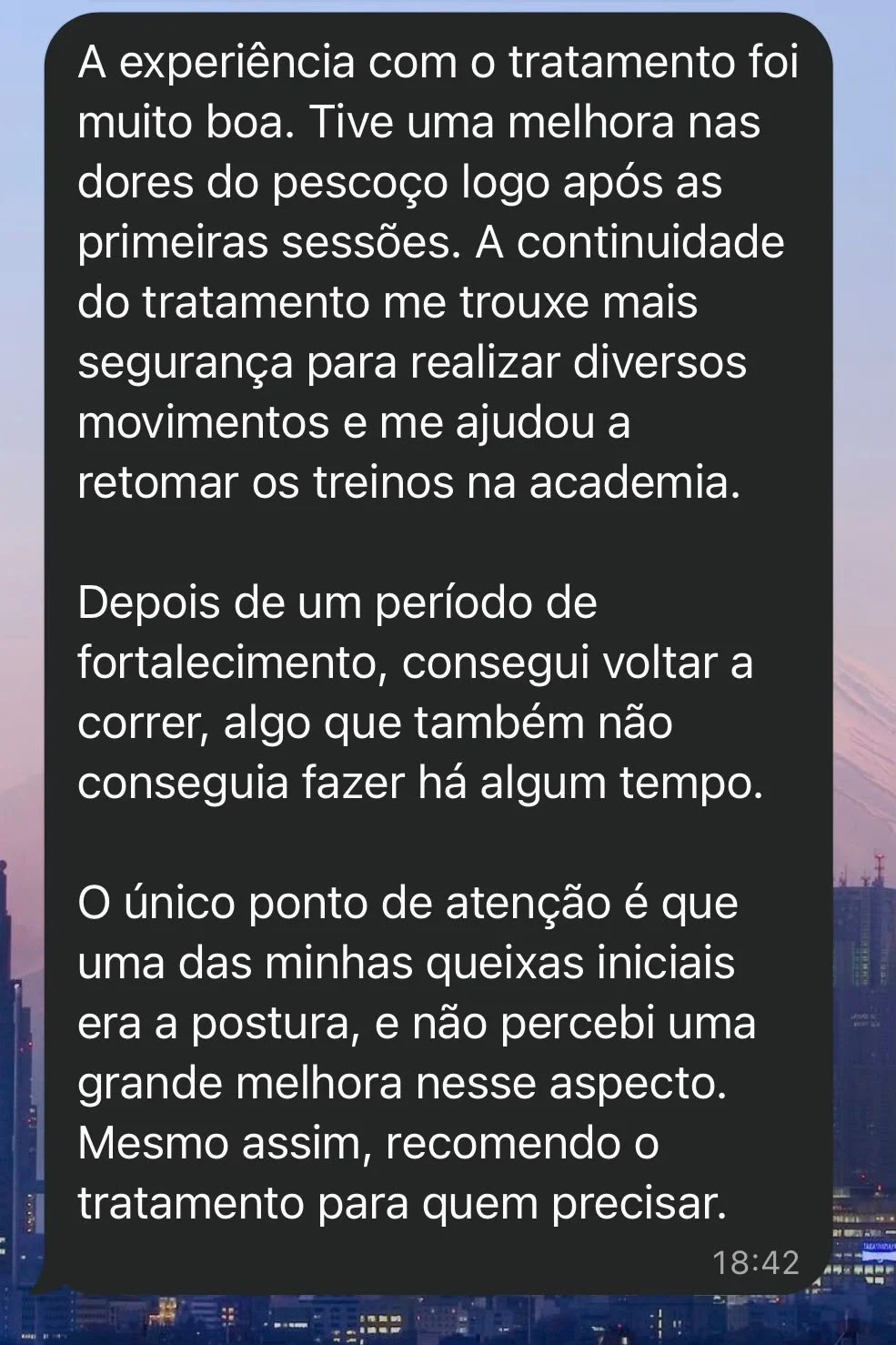 Depoimento de Jackson sobre a melhora das dores no pescoço, o retorno aos treinos e à corrida, e a ressalva sobre a postura, recebido por WhatsApp.