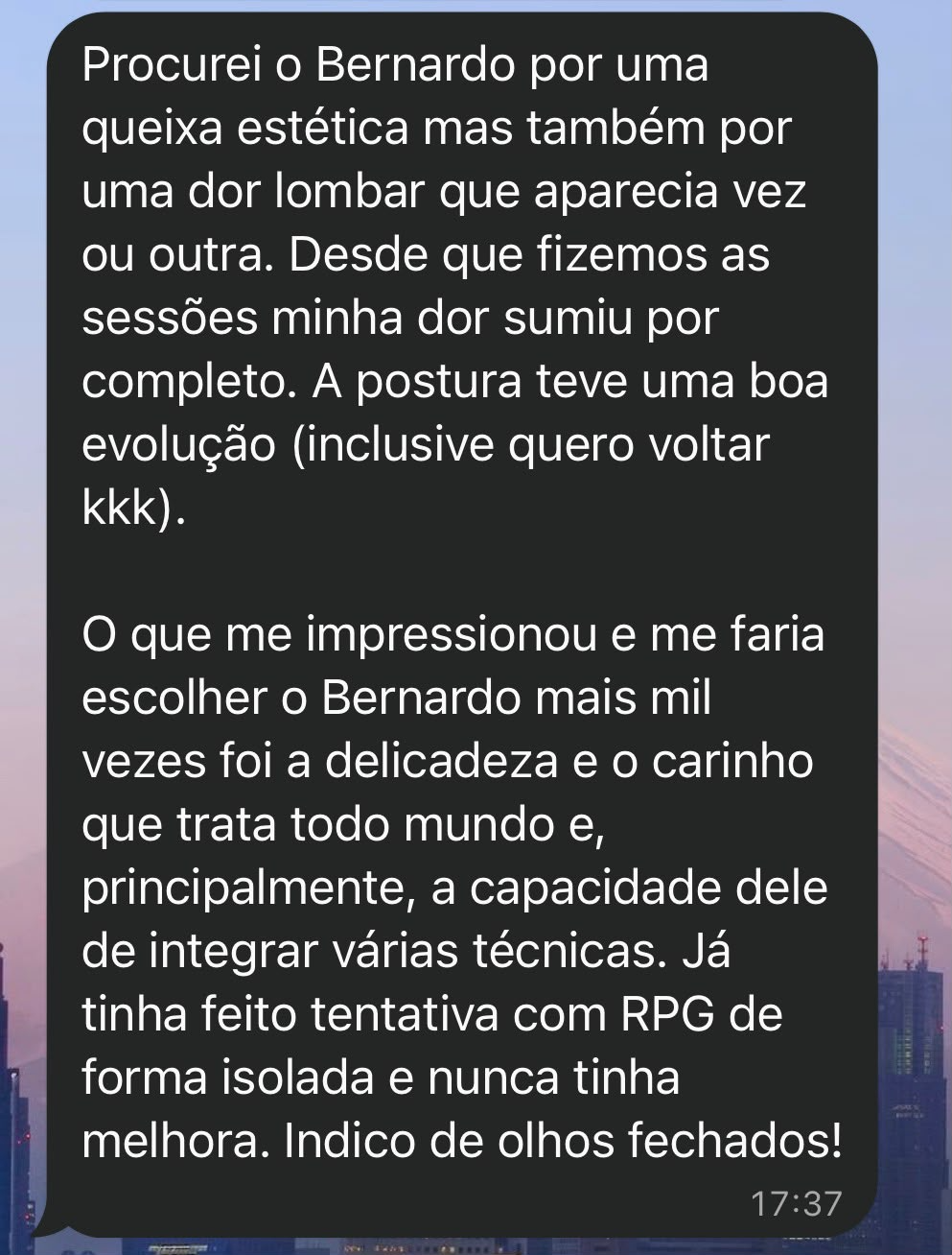 Depoimento de Juliana sobre o fim da dor lombar e a evolução da postura, recebido por WhatsApp.