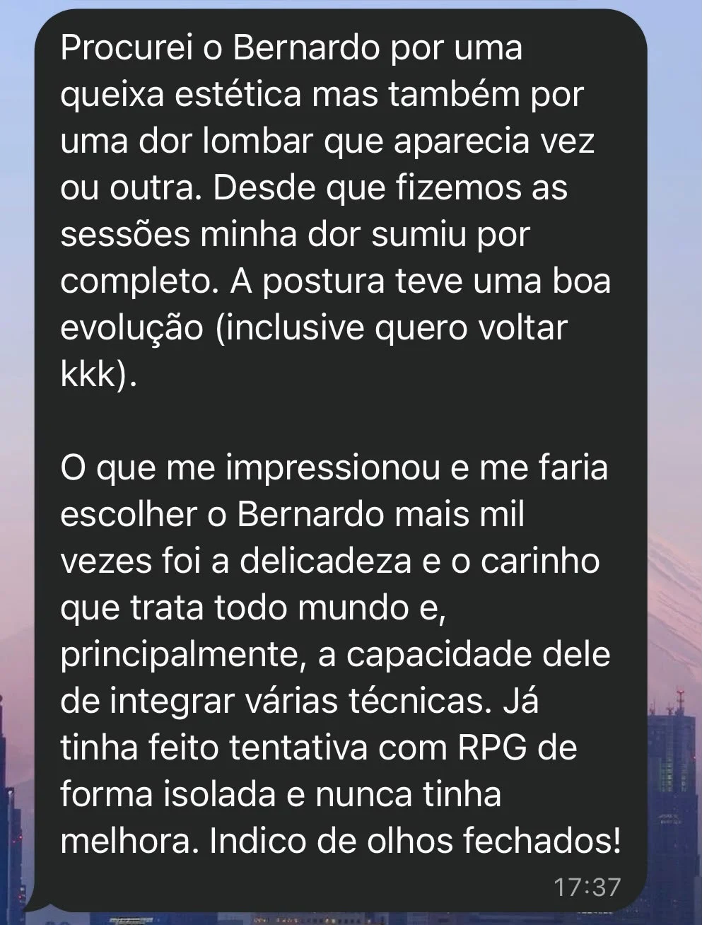 Depoimento de Juliana sobre o fim da dor lombar e a evolução da postura, recebido por WhatsApp.